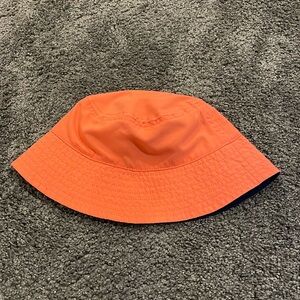 Carters 12-18m salmon colored bucket hat 🏖️